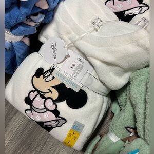 Disney Minnie Mouse White and Gray Pajama Set